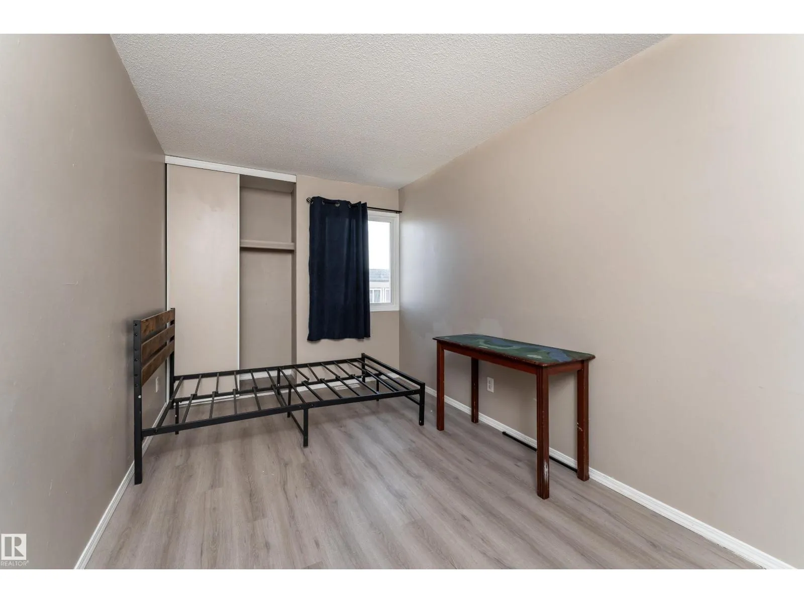 #174 3308 113 AV NW