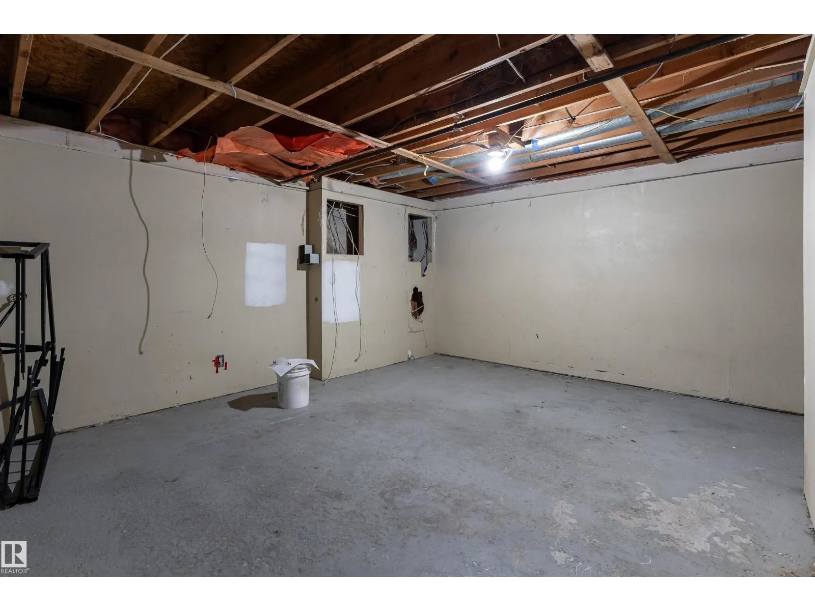#174 3308 113 AV NW