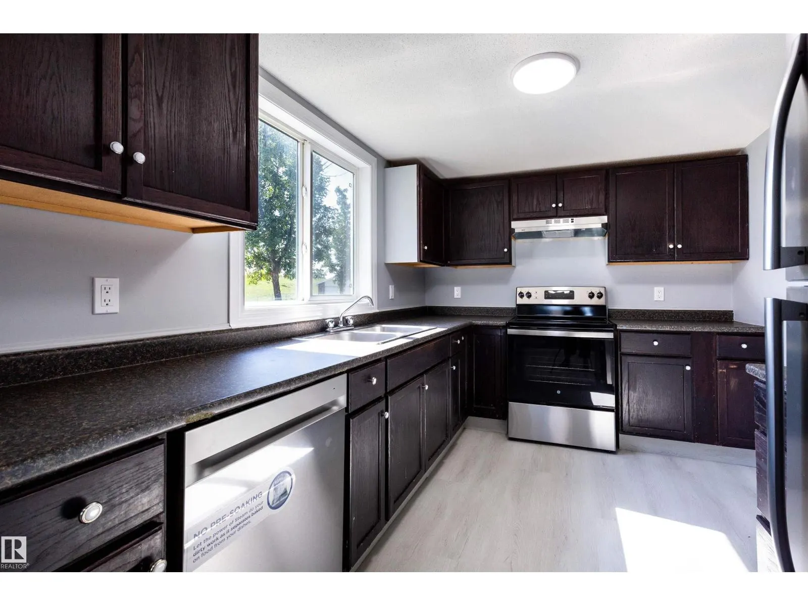 547 DUNLUCE RD NW
