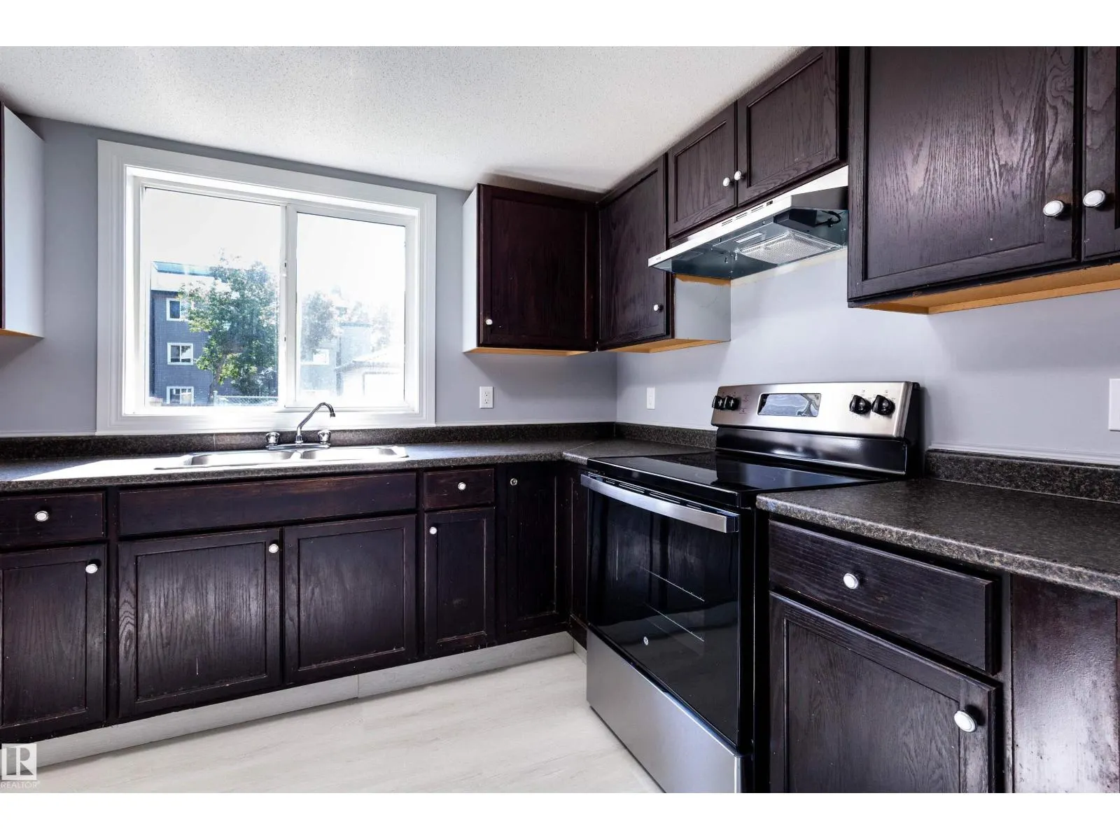 547 DUNLUCE RD NW