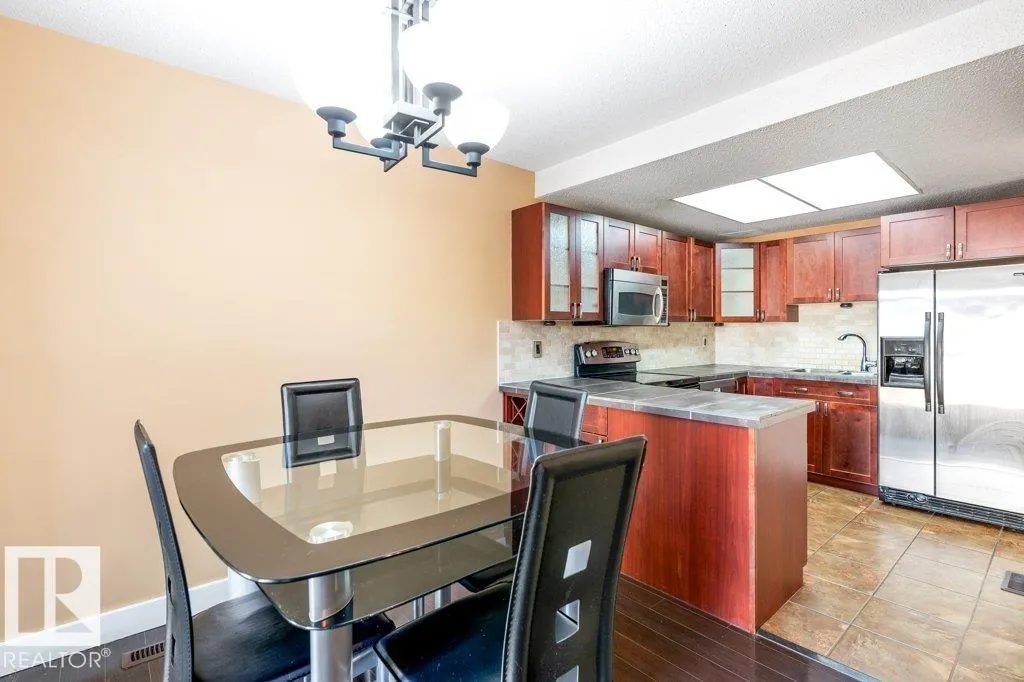 216 CHATEAU PL NW