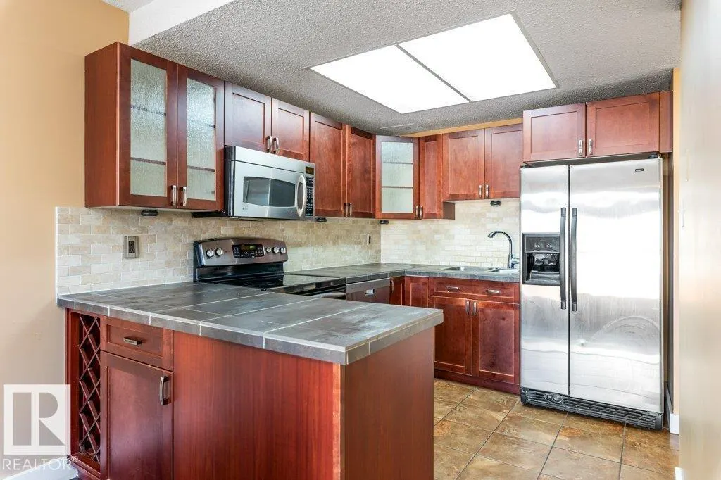 216 CHATEAU PL NW