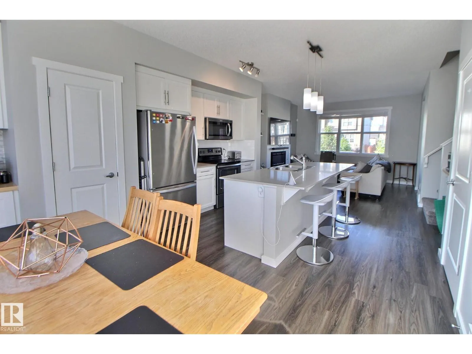 2271 GLENRIDDING BV SW