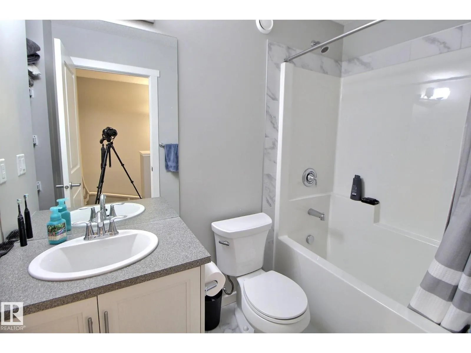 2271 GLENRIDDING BV SW
