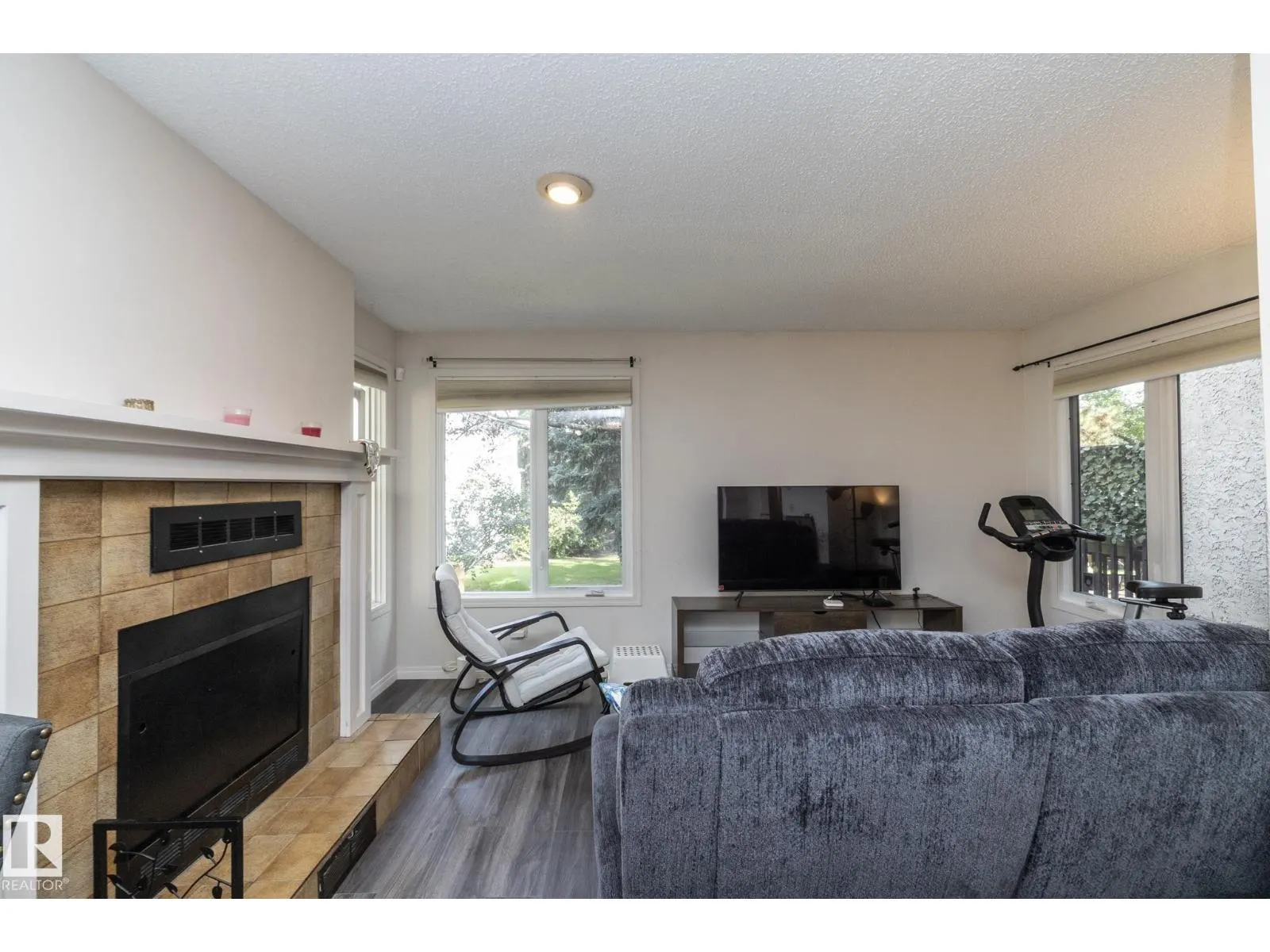 14834 43 AV NW