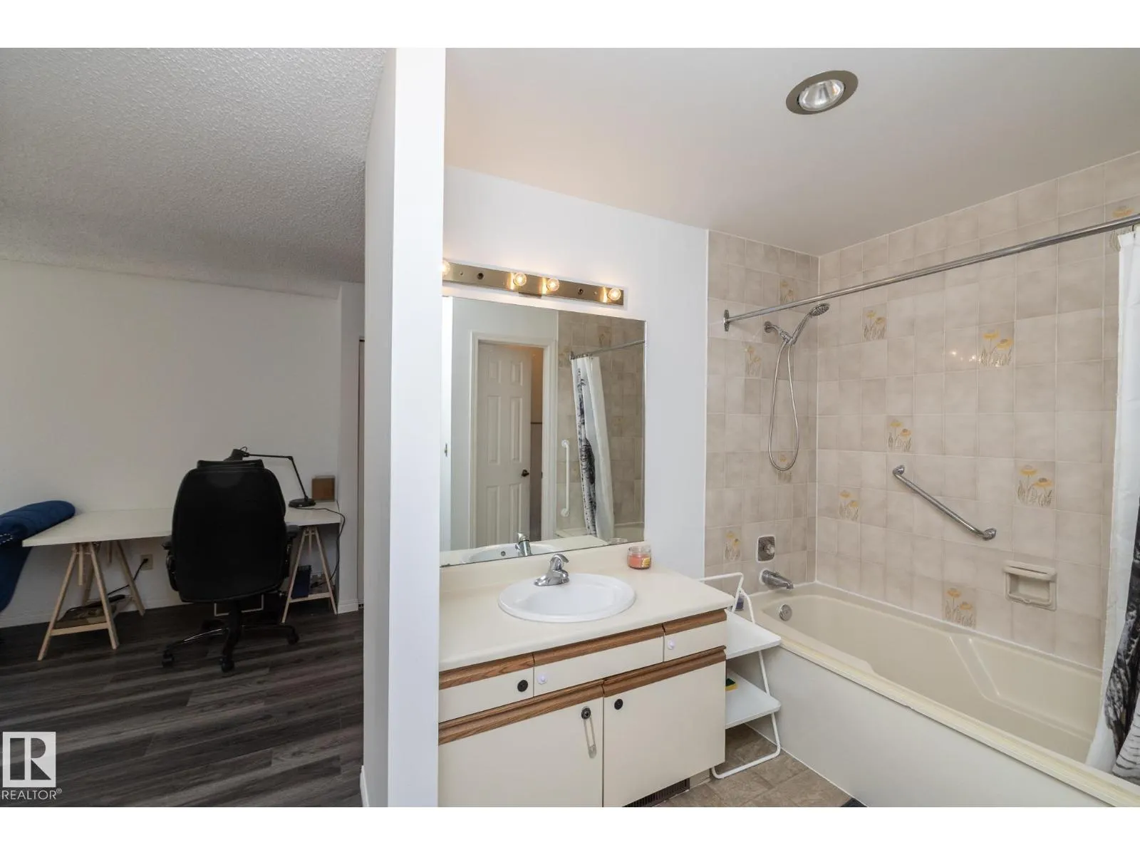 14834 43 AV NW