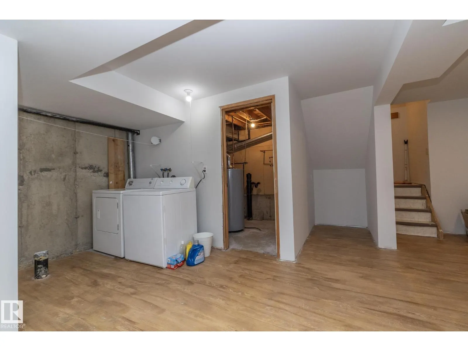 14834 43 AV NW