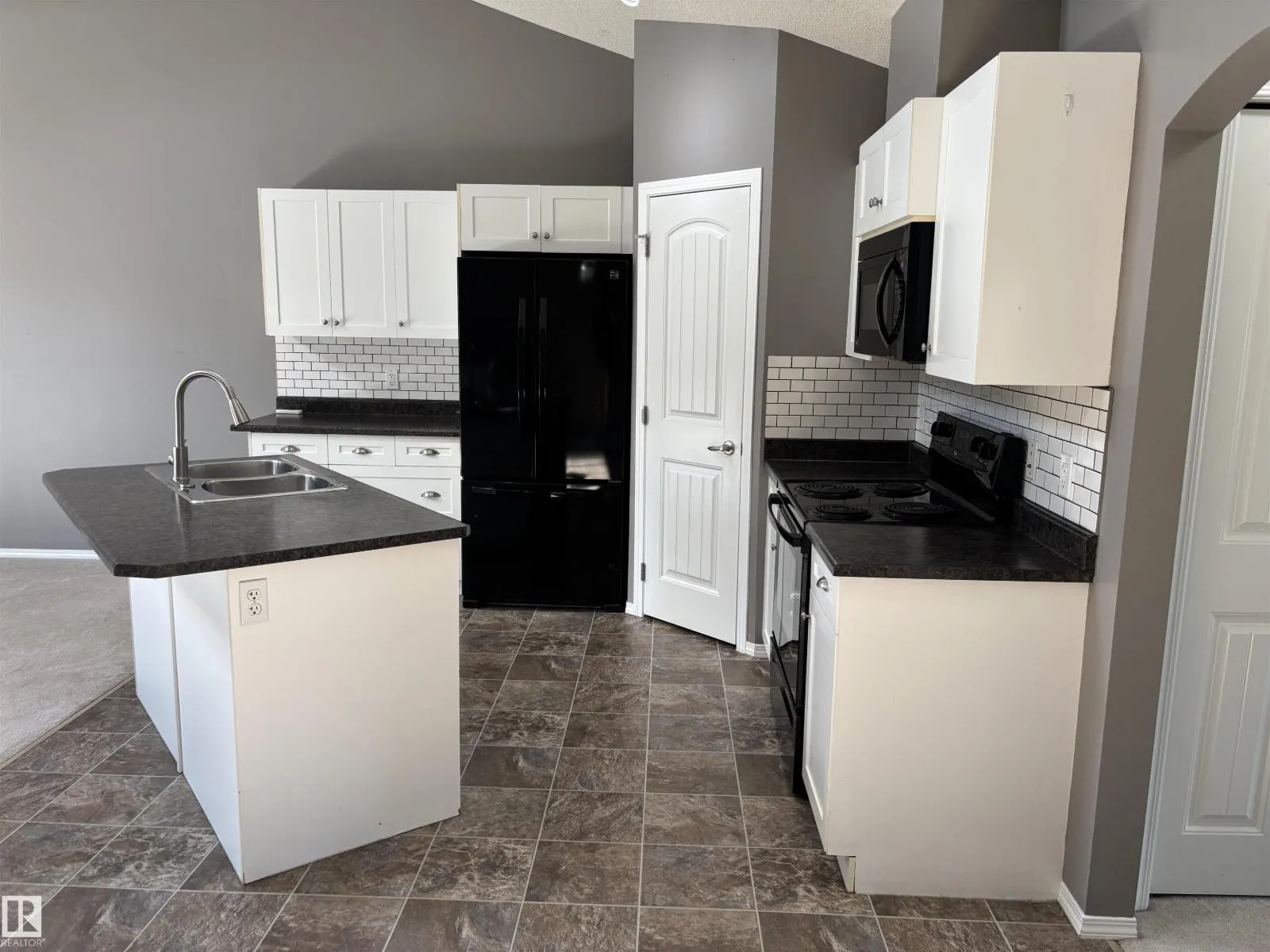 #19 604 62 ST SW