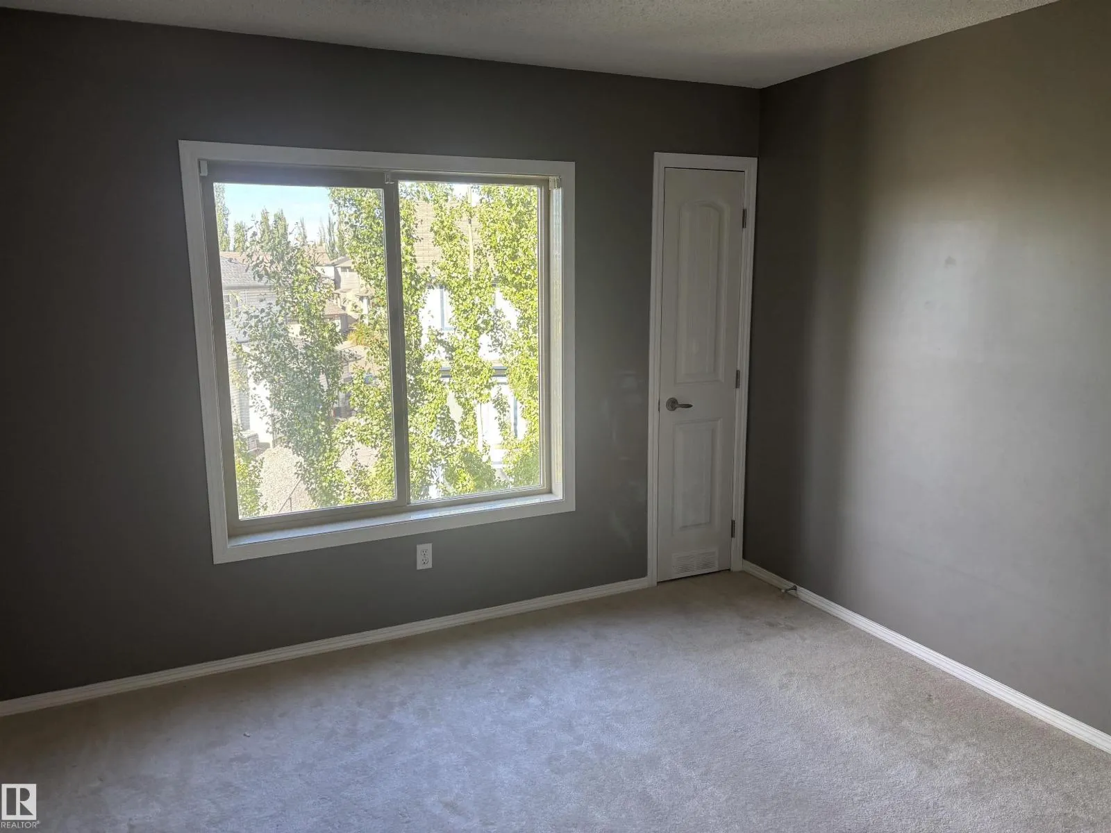 #19 604 62 ST SW