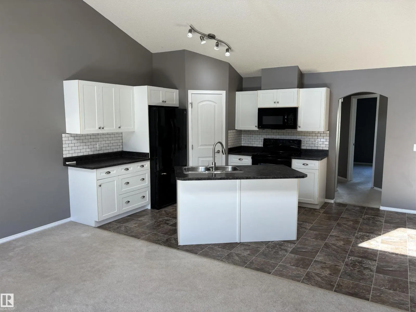 #19 604 62 ST SW