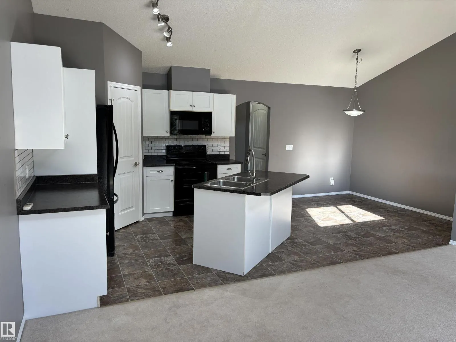 #19 604 62 ST SW