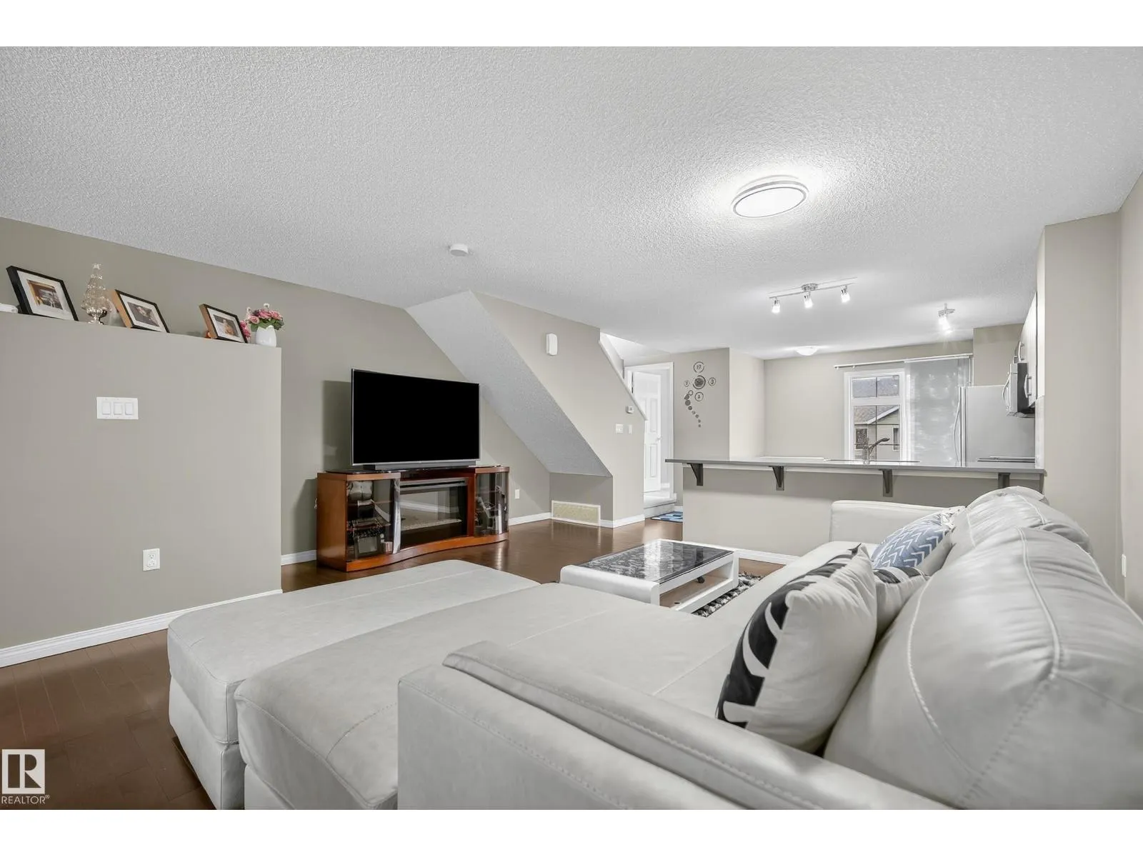 #2 9151 shaw way SW