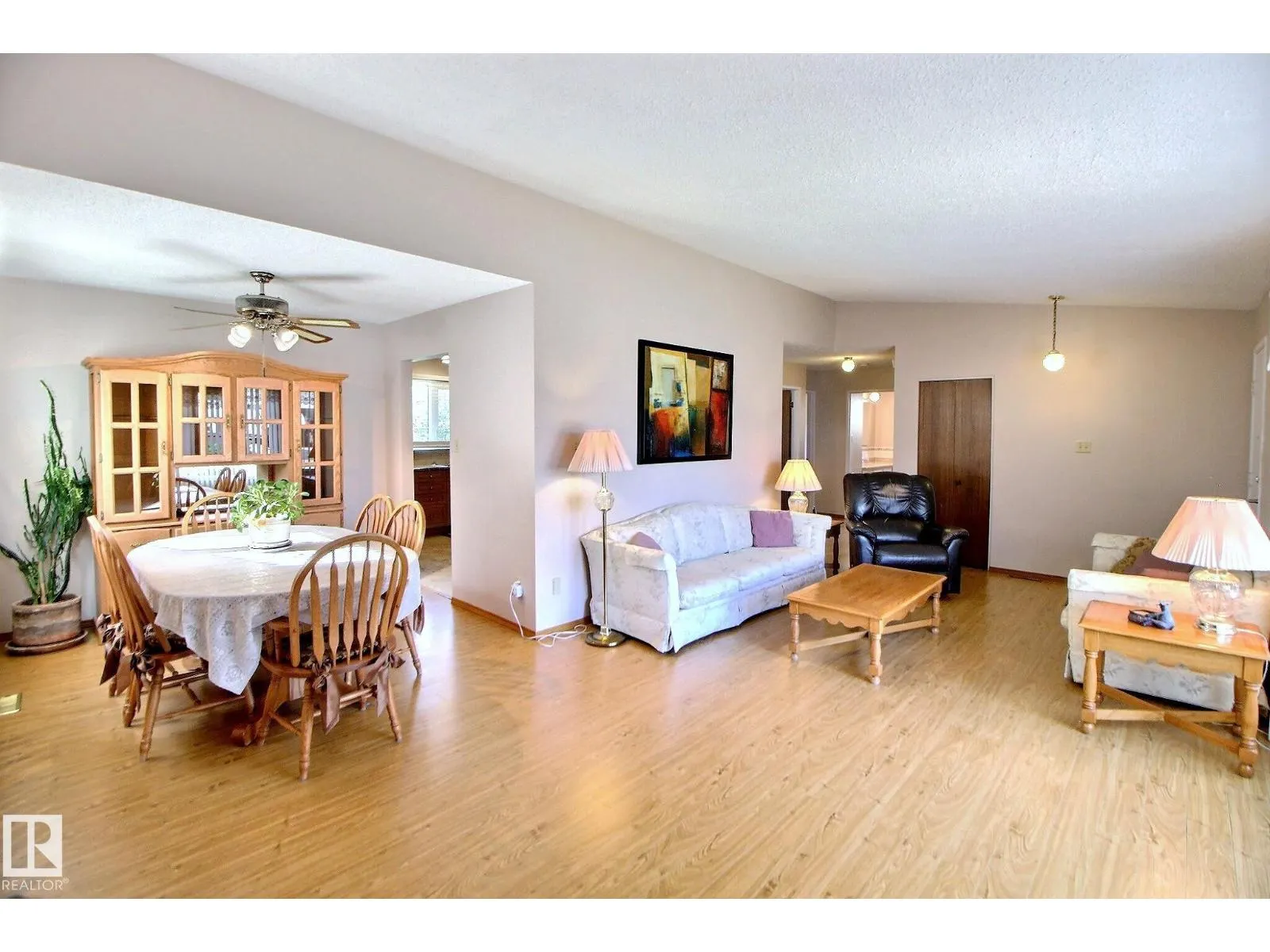 15208 58 ST NW