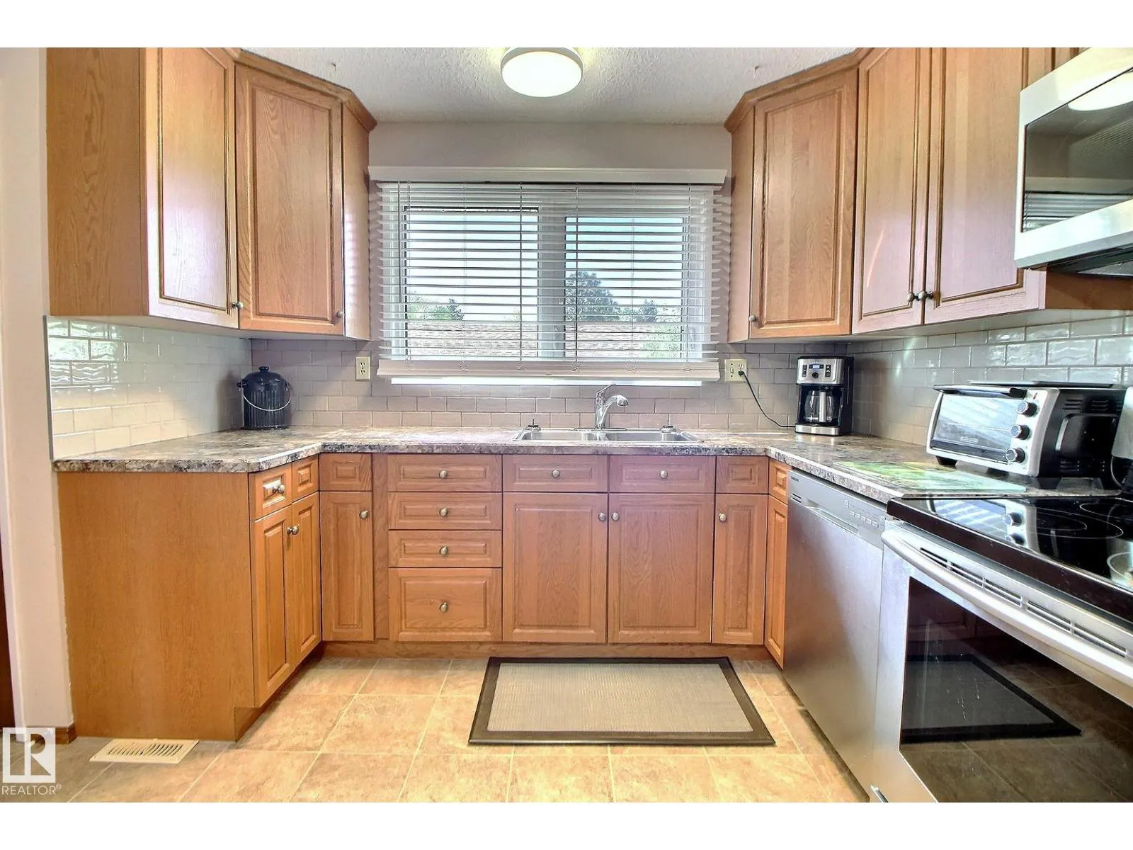 15208 58 ST NW