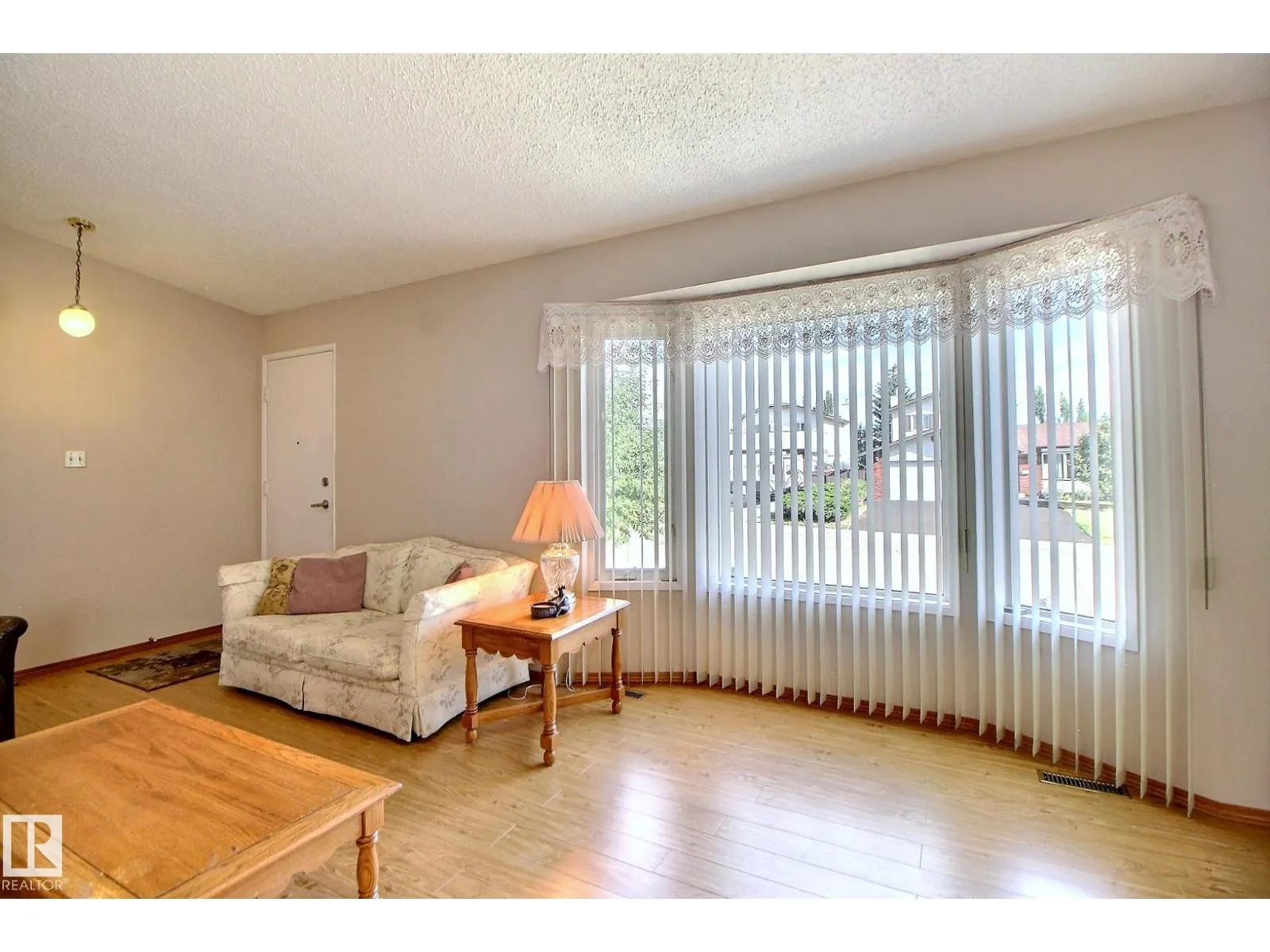 15208 58 ST NW