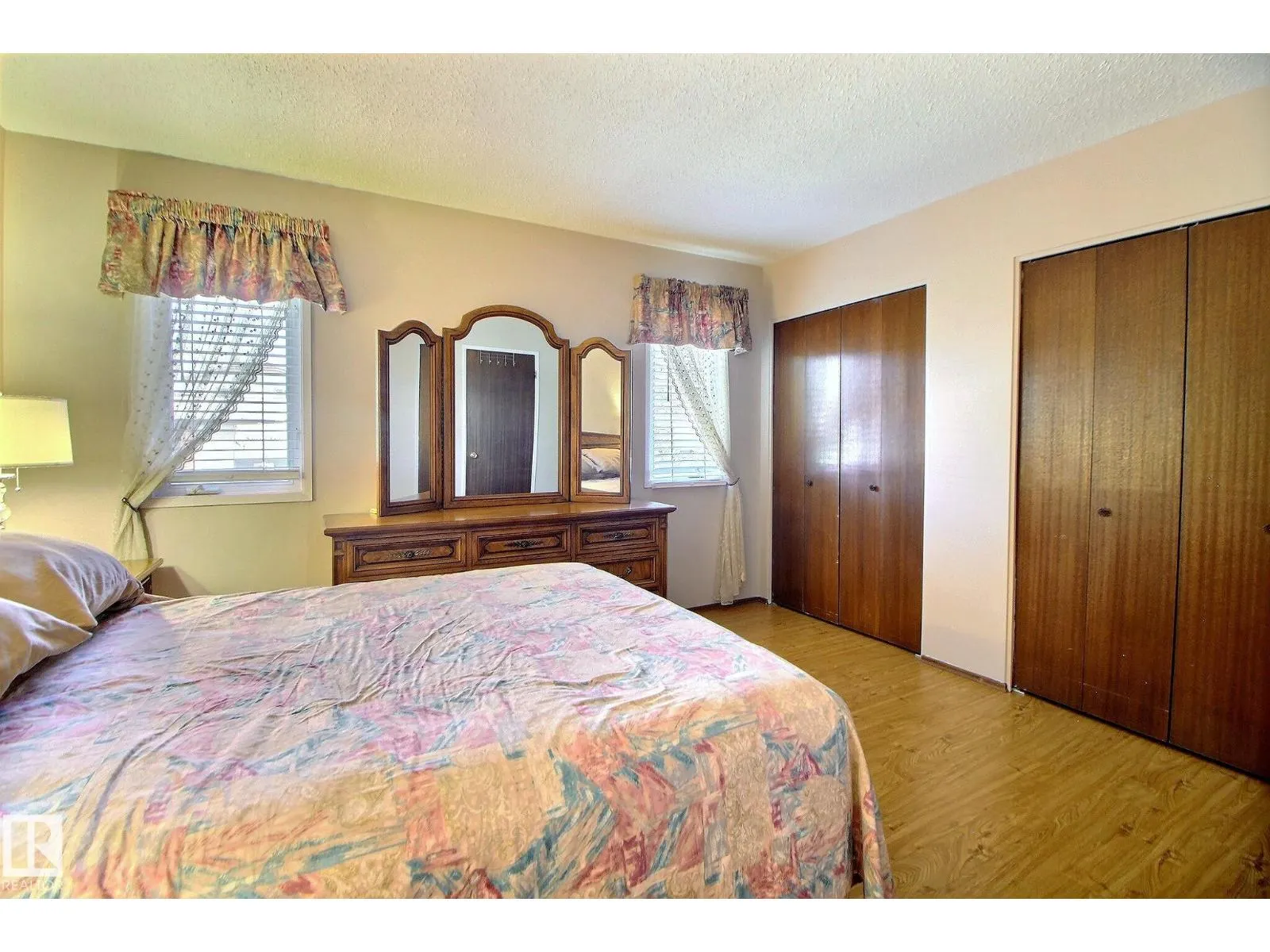 15208 58 ST NW