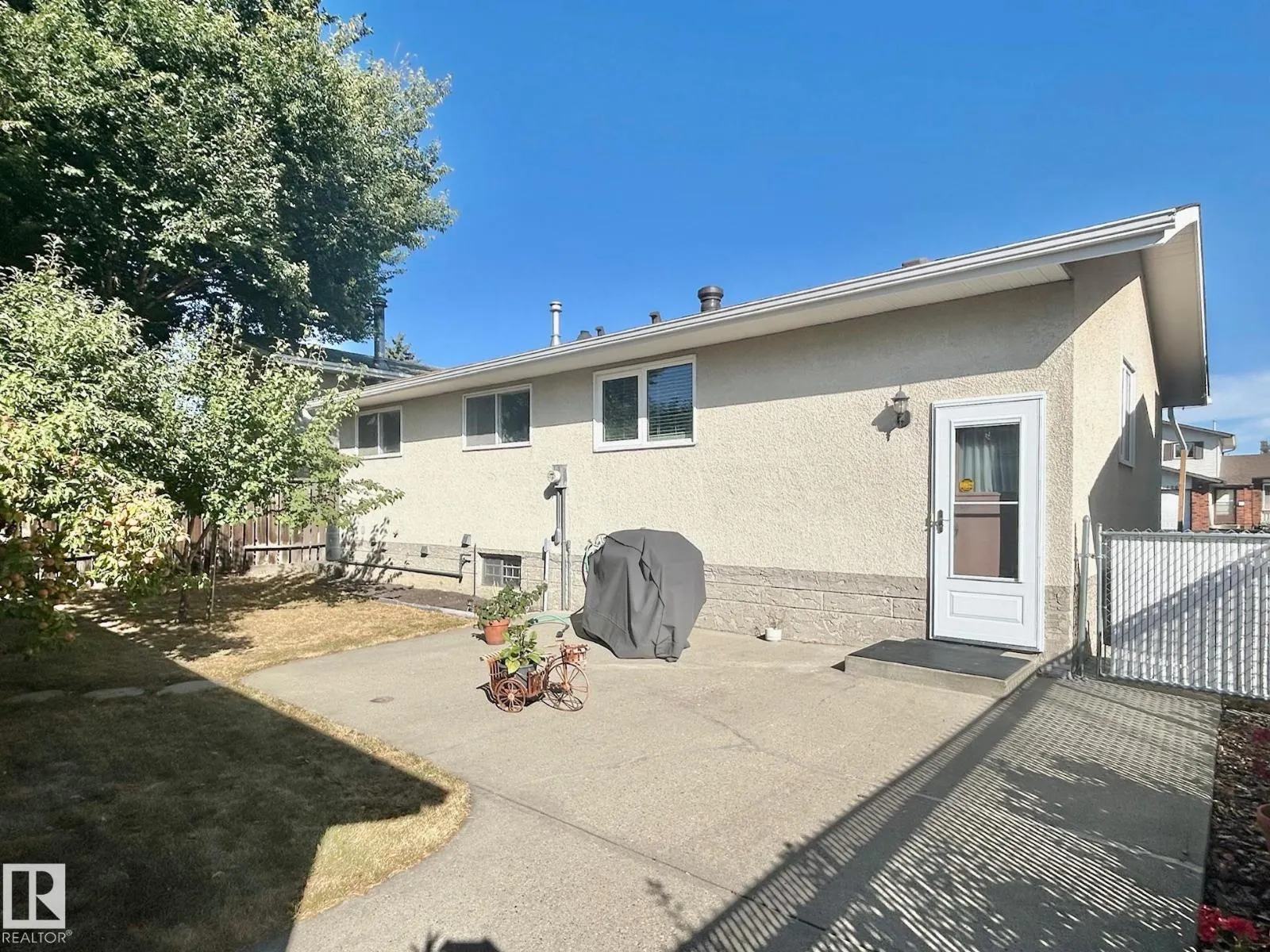15208 58 ST NW