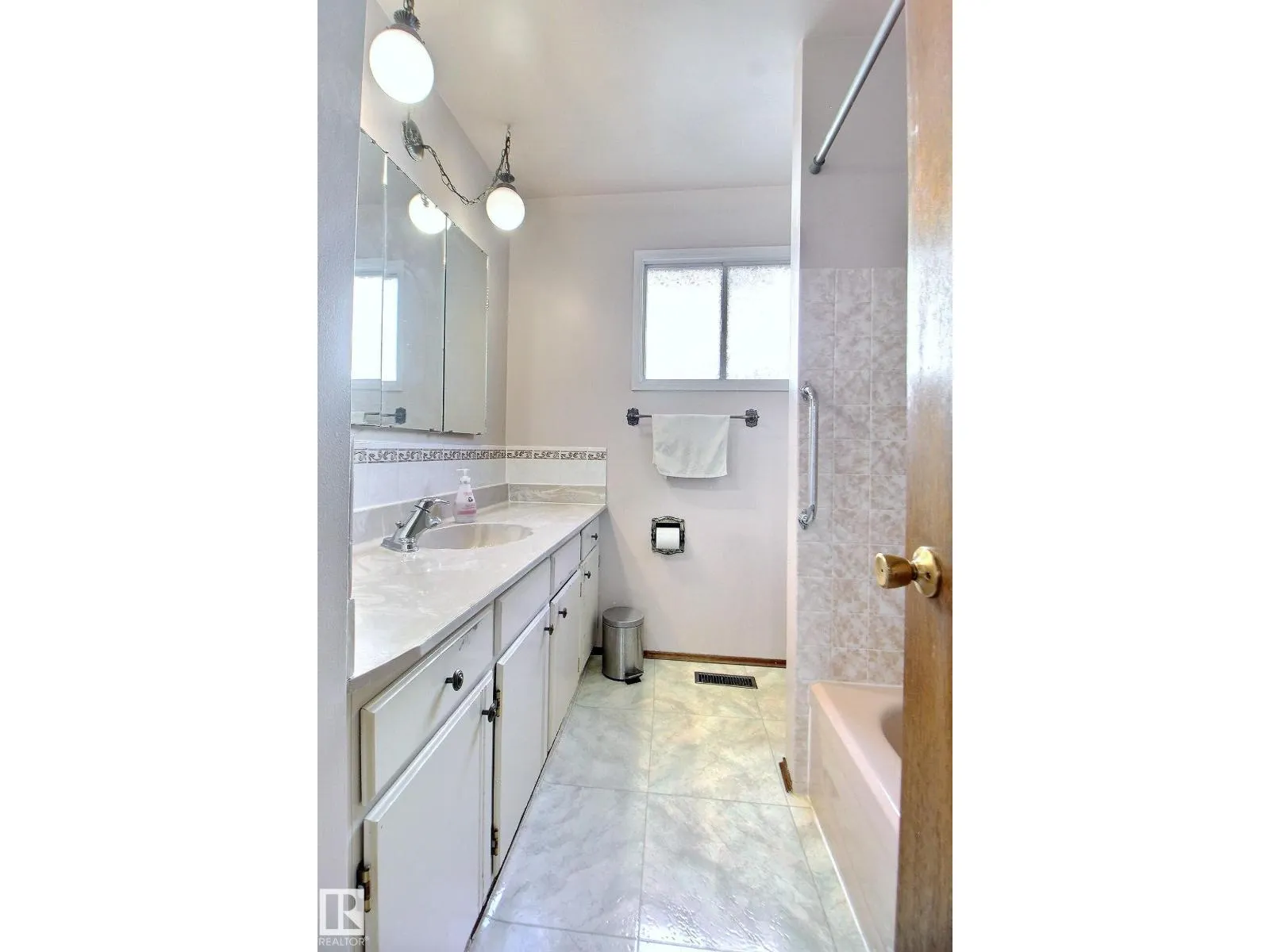 15208 58 ST NW