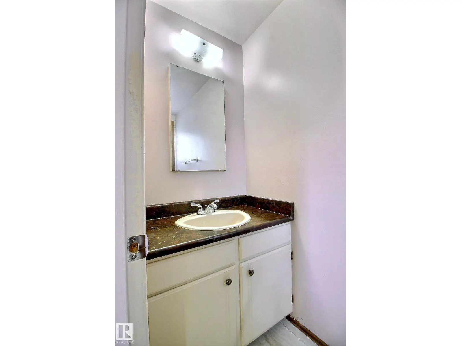 15208 58 ST NW