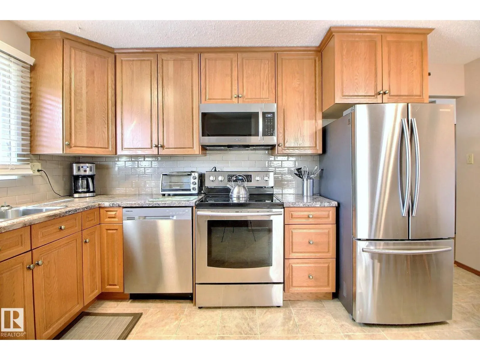 15208 58 ST NW