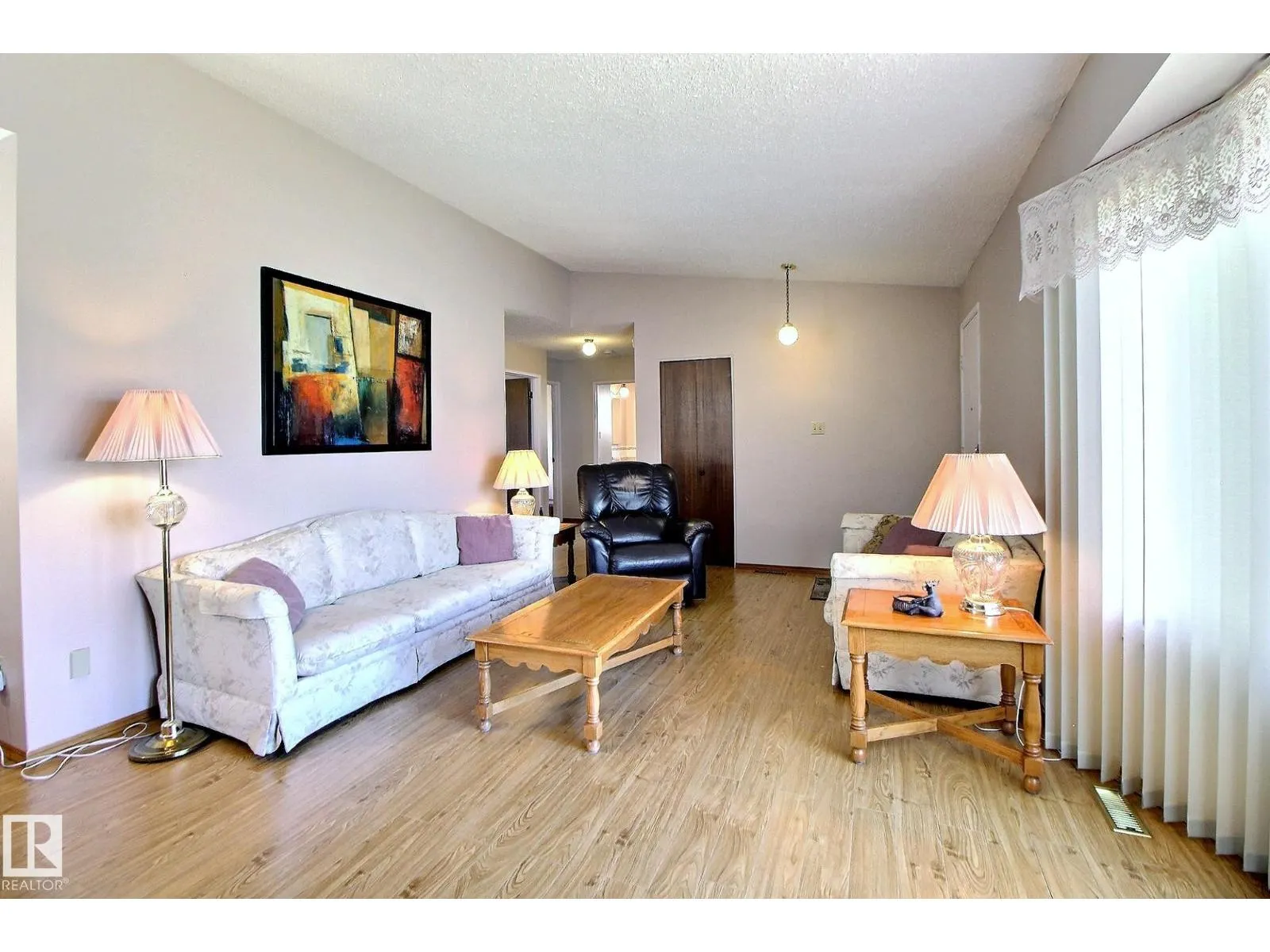 15208 58 ST NW