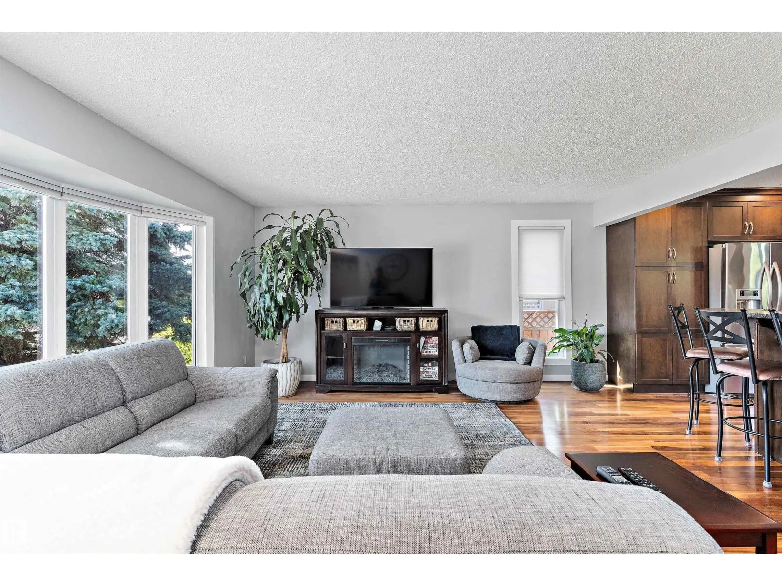 11174 35 AV NW