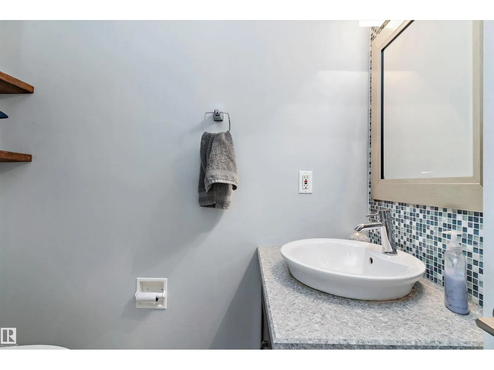11174 35 AV NW