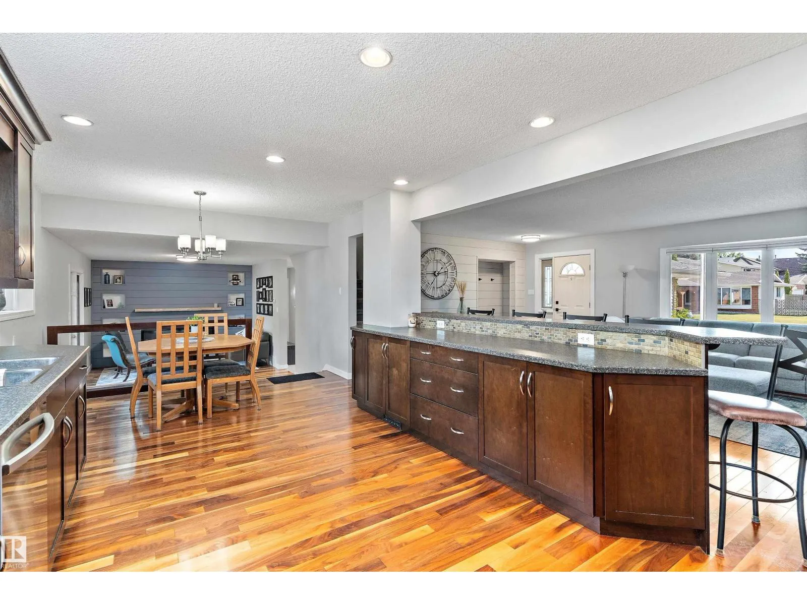 11174 35 AV NW