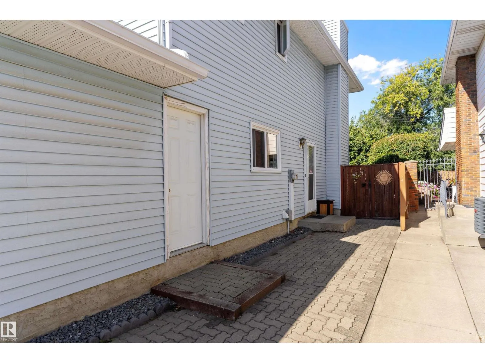 11174 35 AV NW