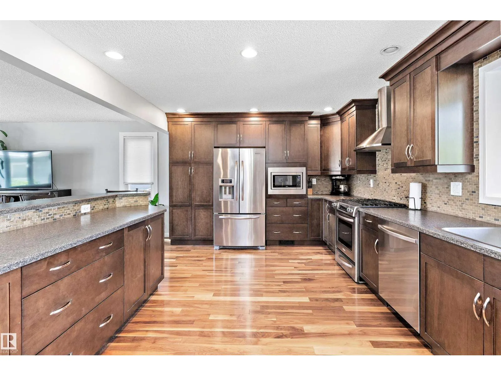 11174 35 AV NW