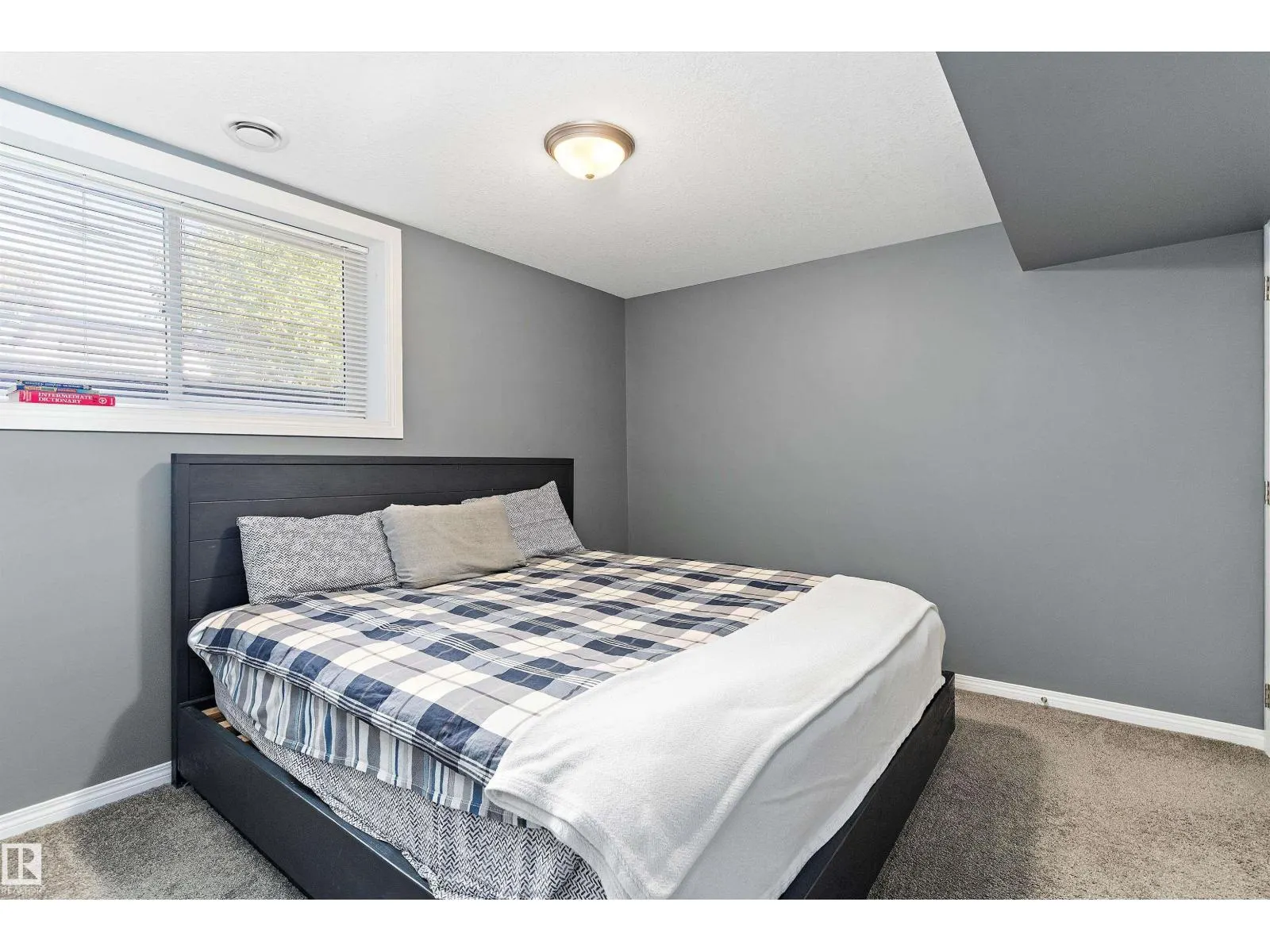 11174 35 AV NW