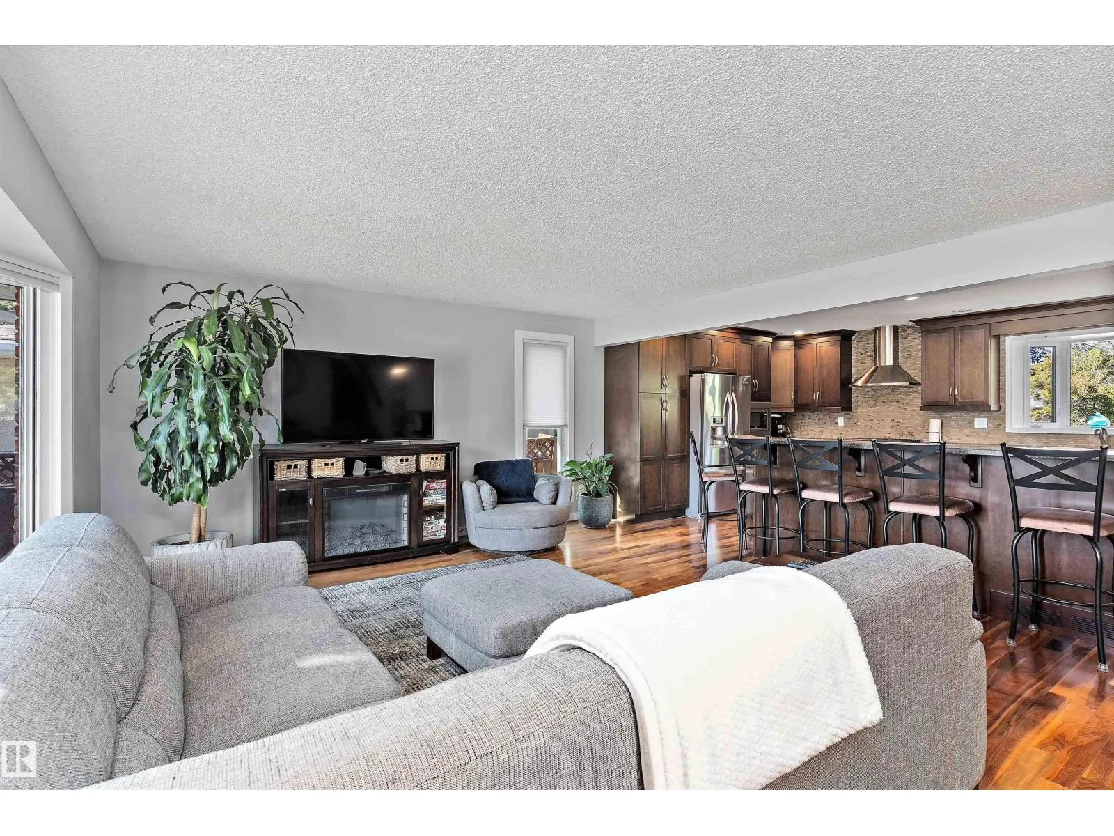 11174 35 AV NW