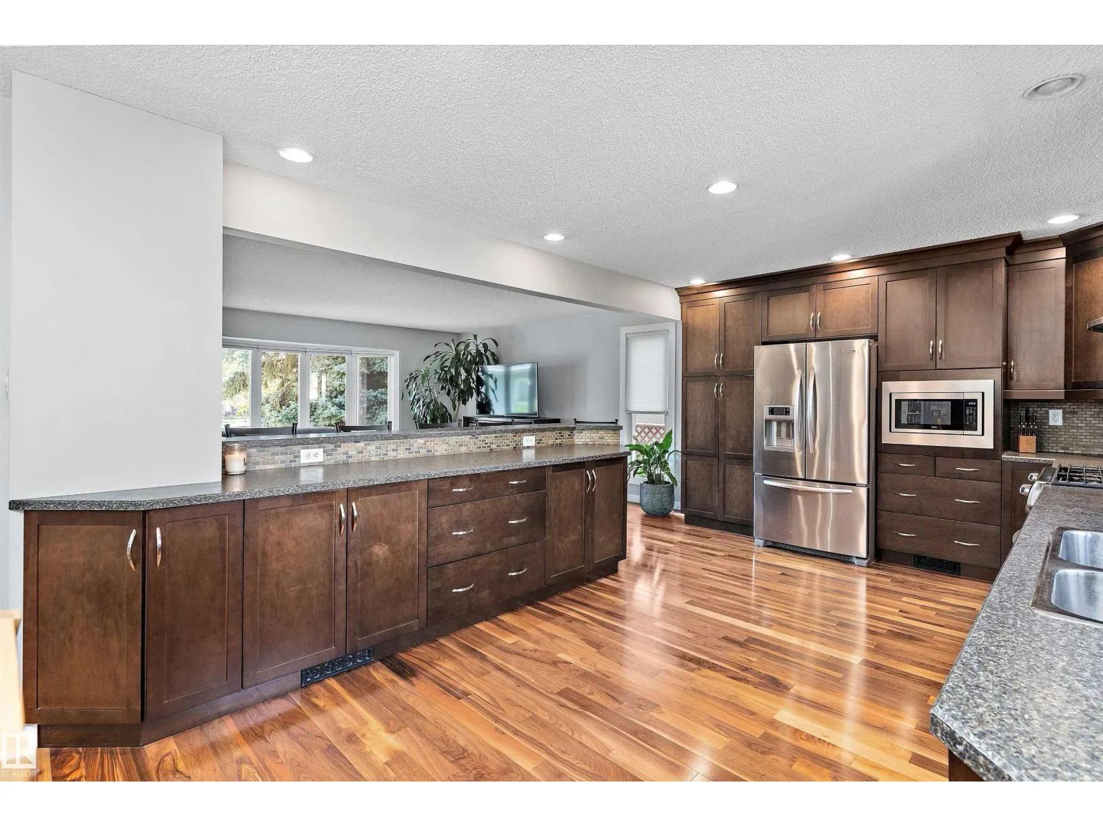 11174 35 AV NW