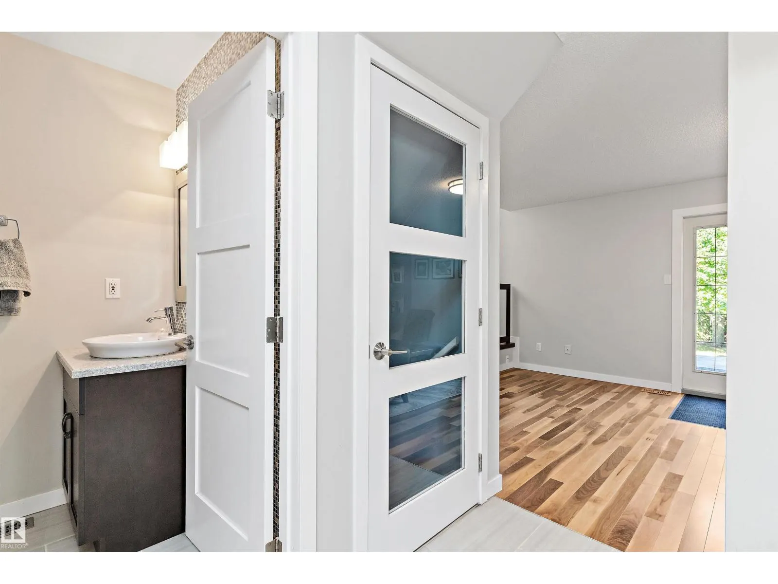 11174 35 AV NW