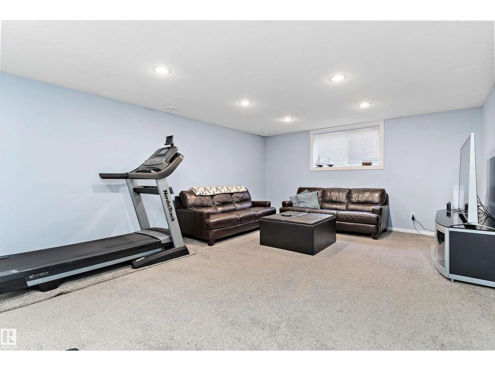 11174 35 AV NW