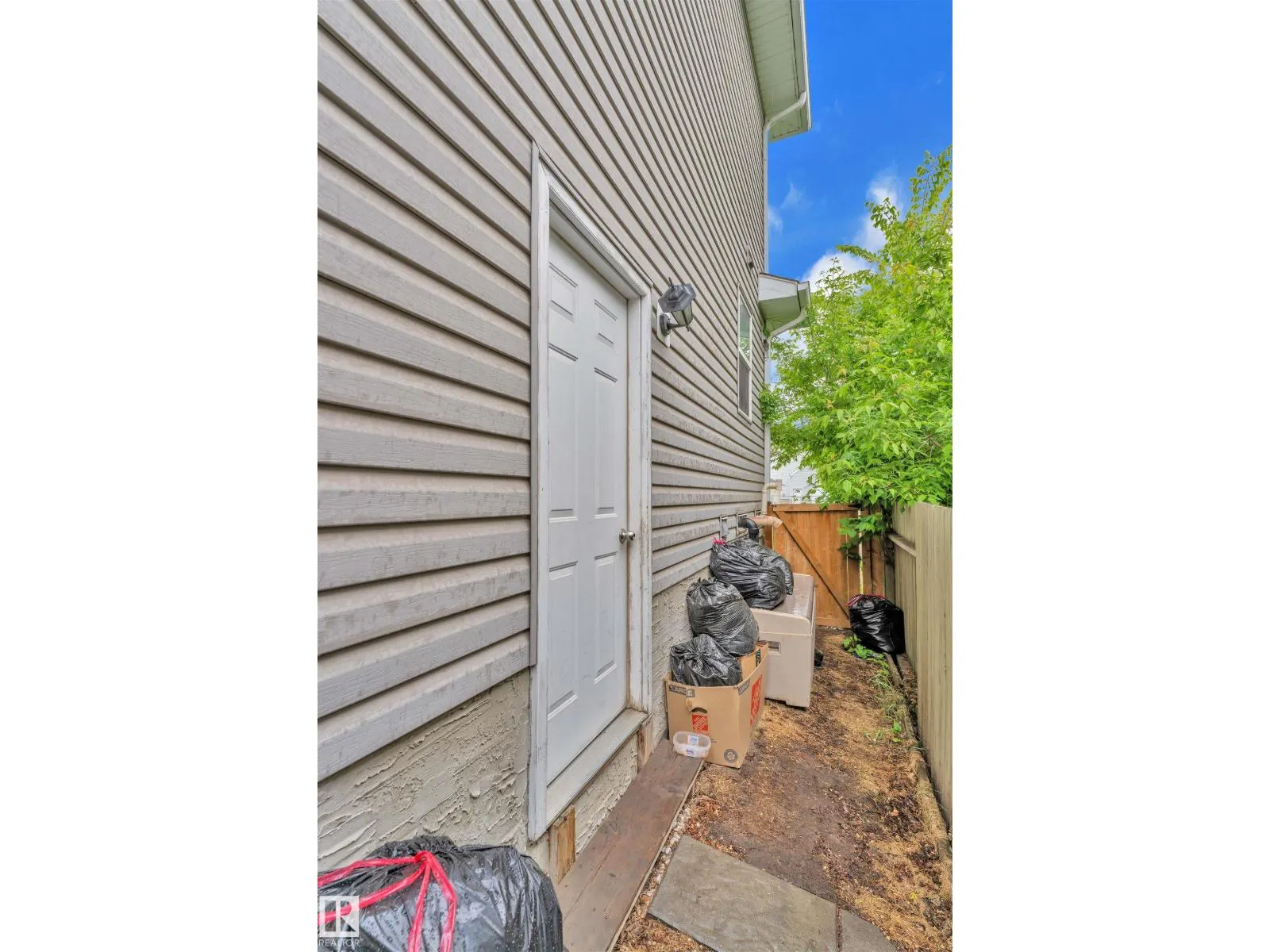 12029 77 ST NW