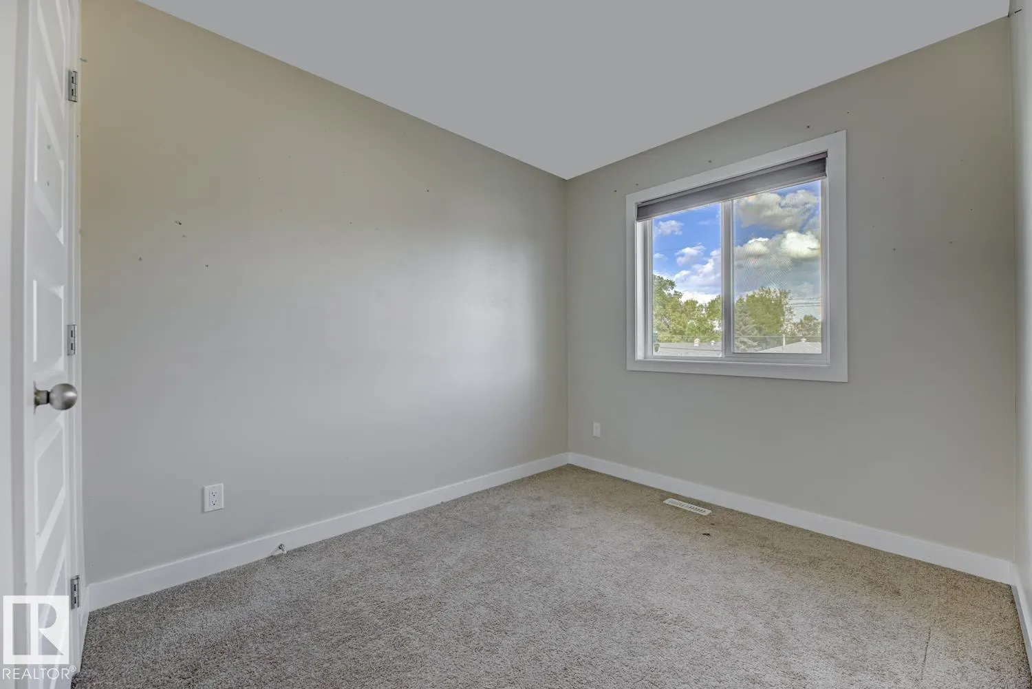 12029 77 ST NW