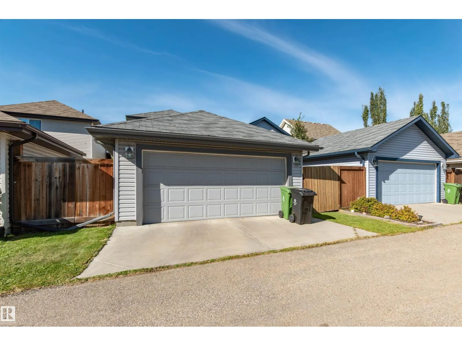 9 DICKENS ST