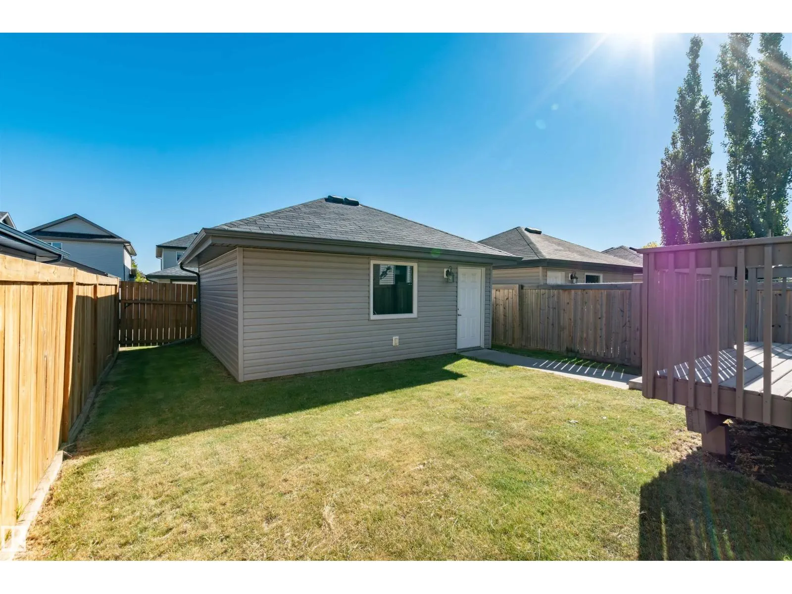 9 DICKENS ST