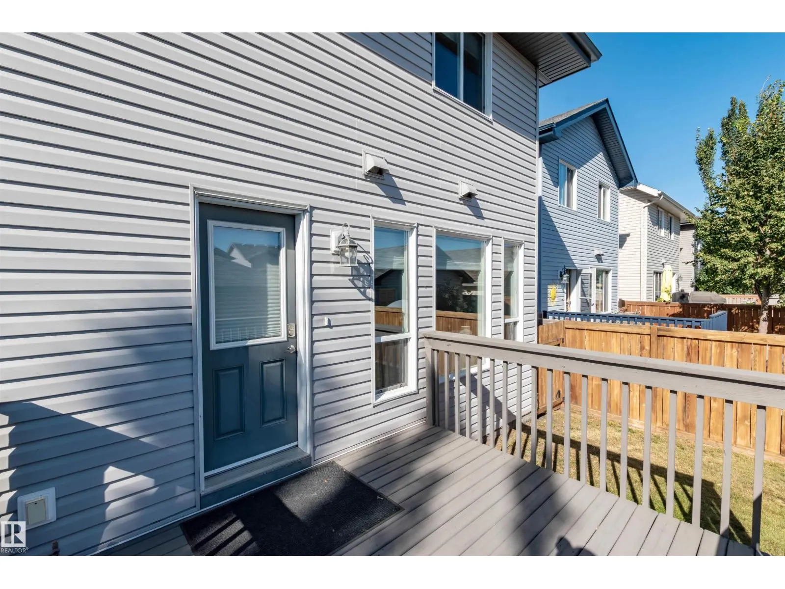 9 DICKENS ST