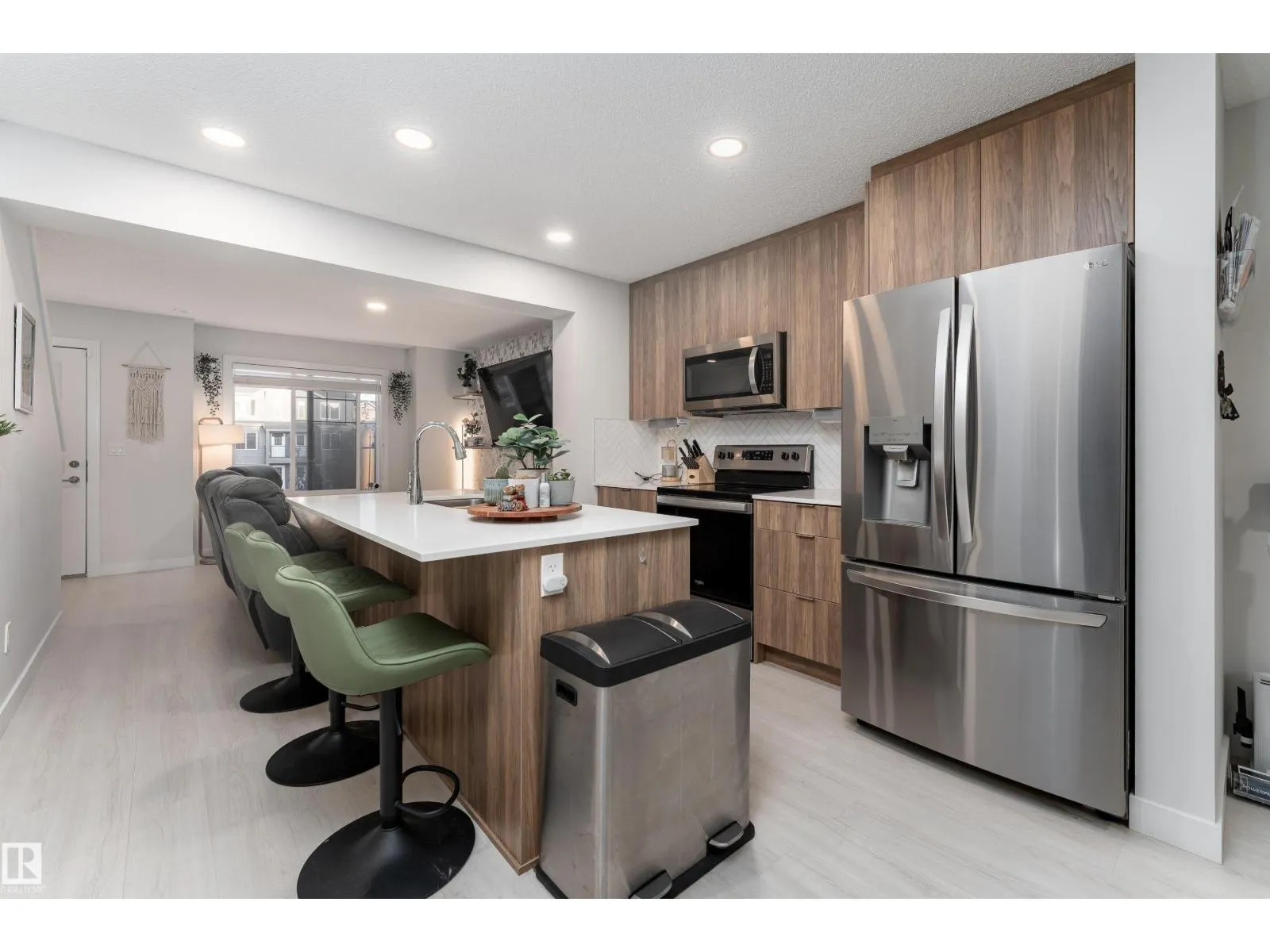 #47 3025 151 AV NW