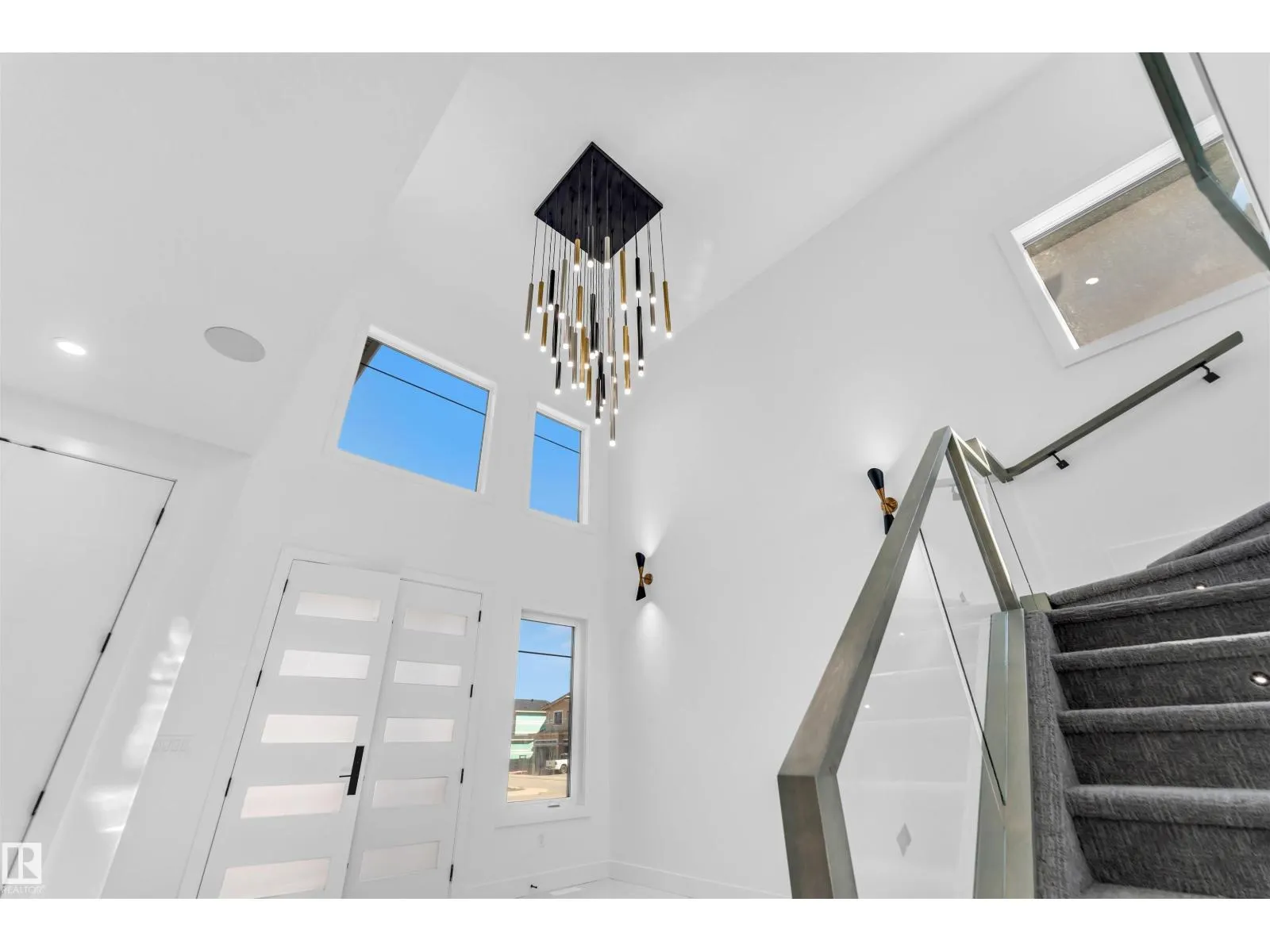 715 165 AV NE