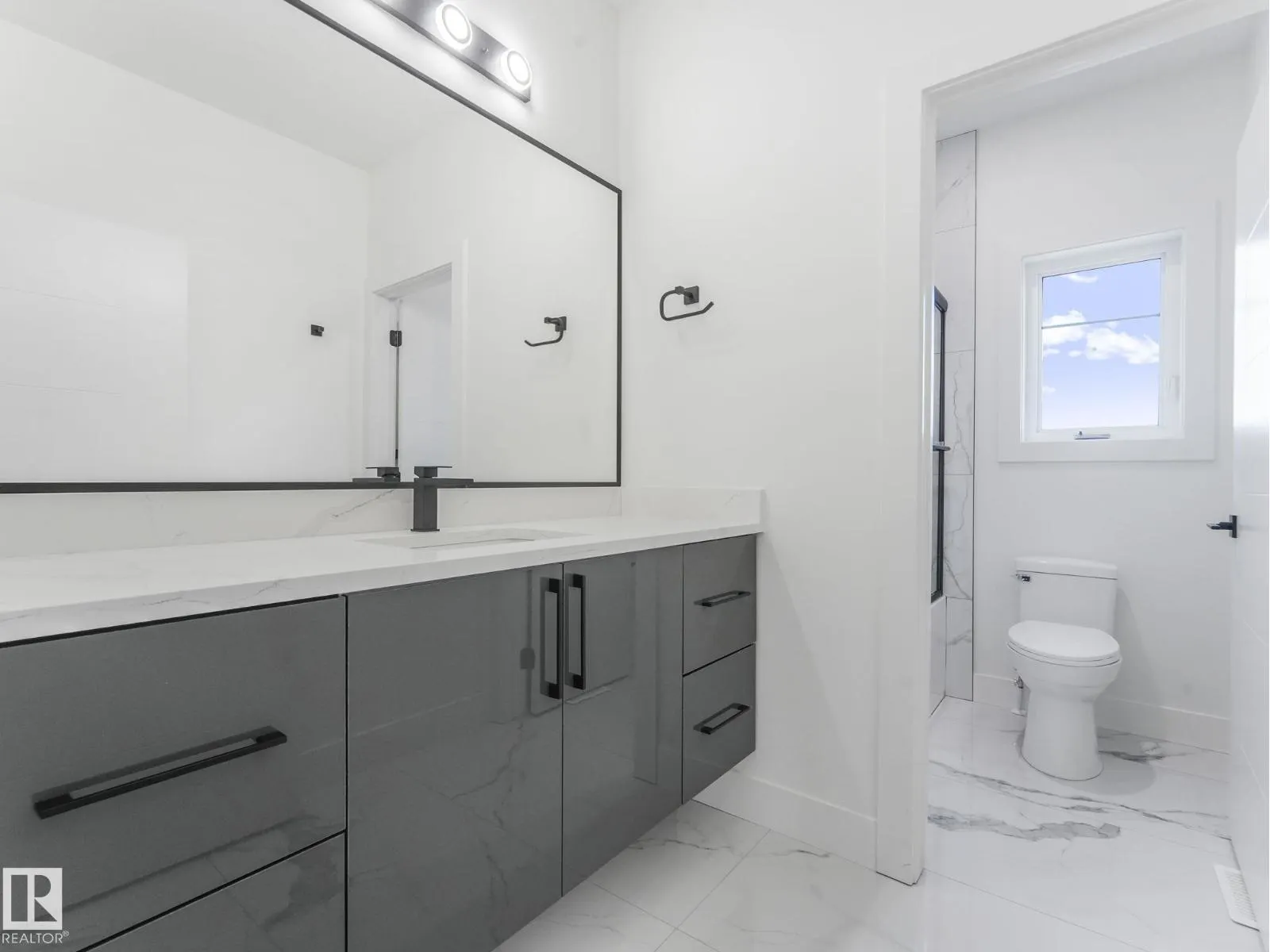 715 165 AV NE
