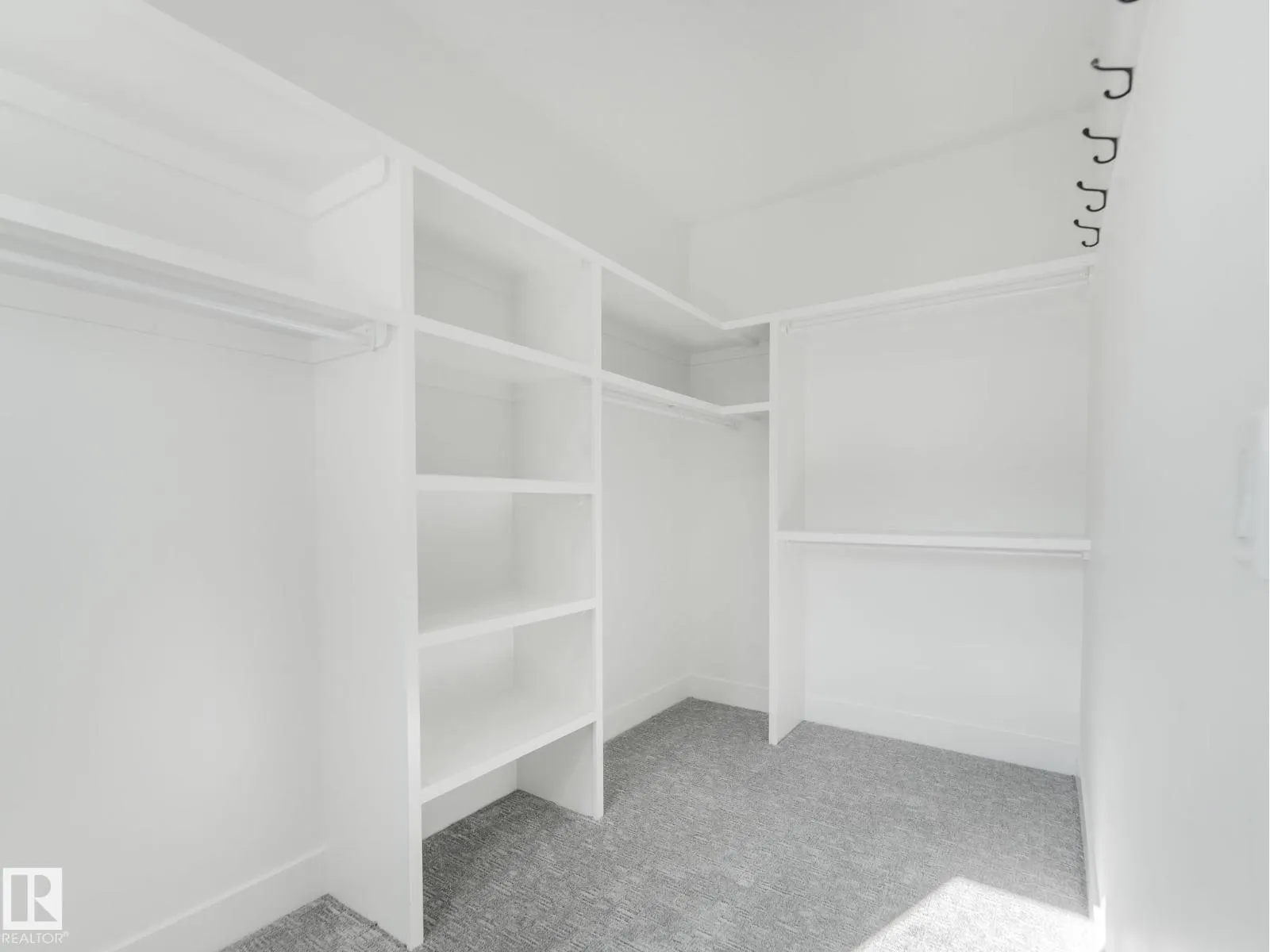 715 165 AV NE