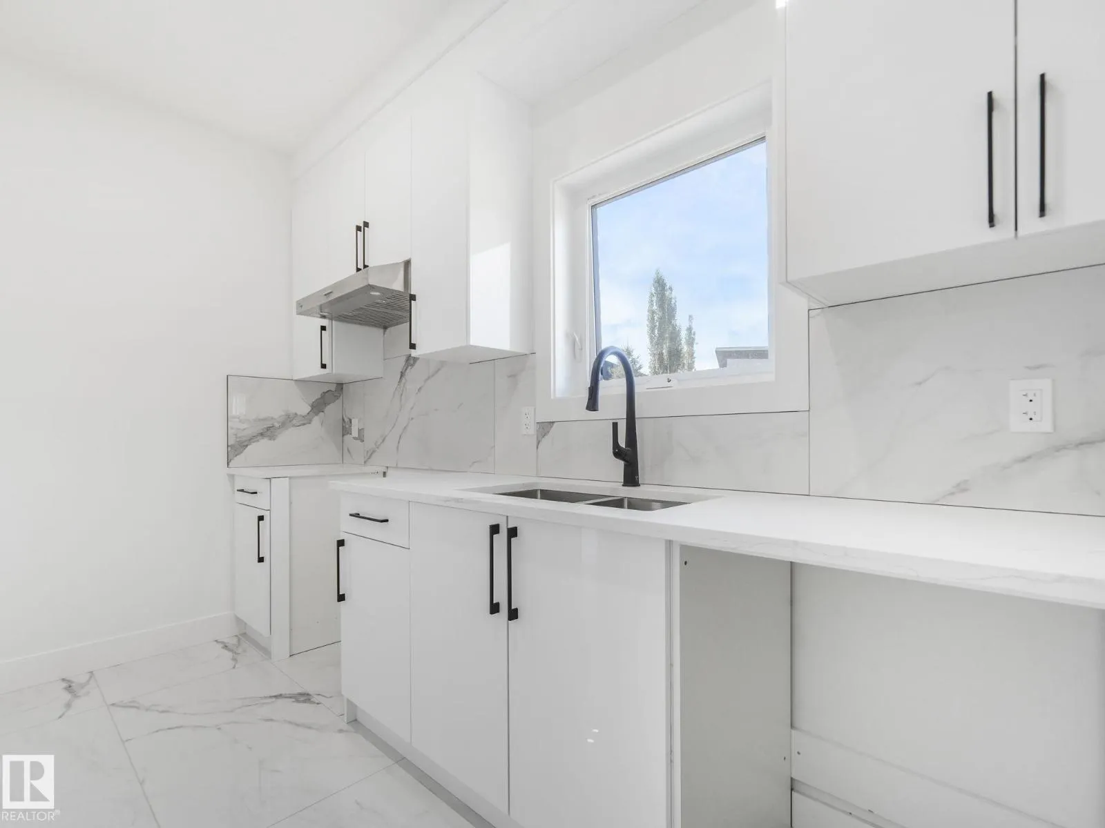 715 165 AV NE