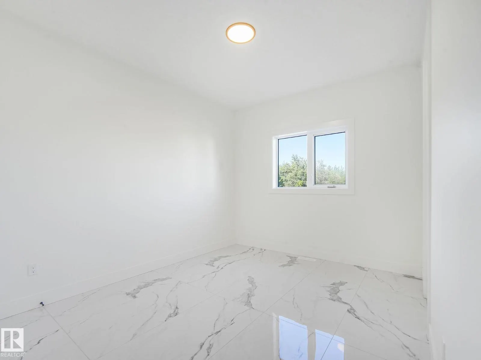 715 165 AV NE