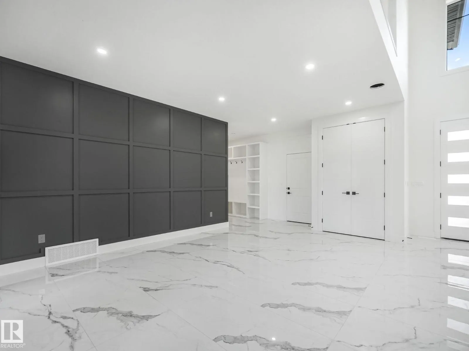 715 165 AV NE