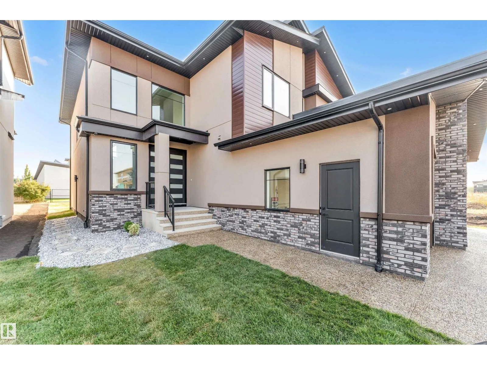 715 165 AV NE