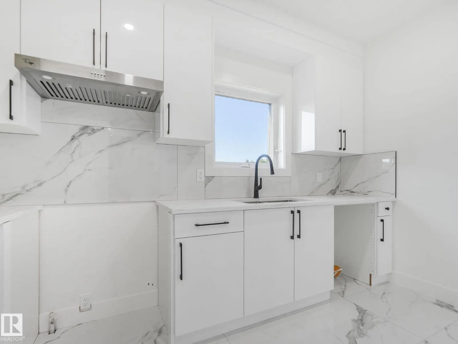 715 165 AV NE