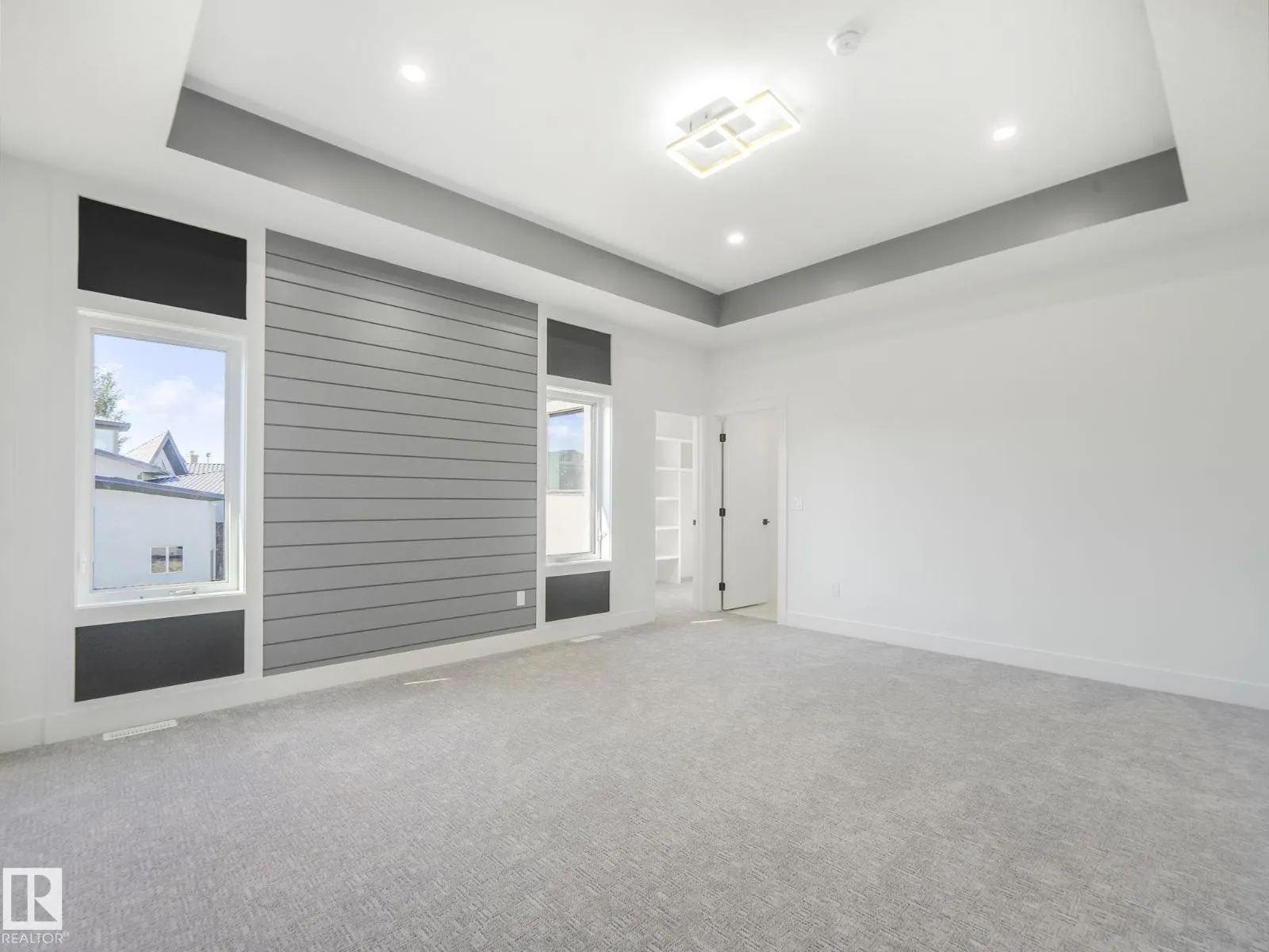 715 165 AV NE